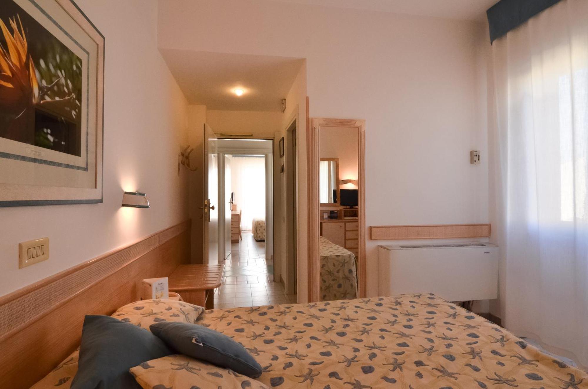 Hotel Aurora Сперлонга Екстер'єр фото